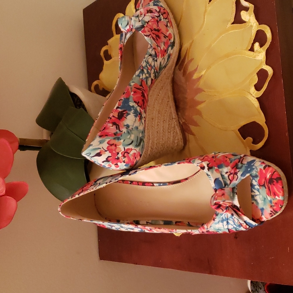 New  Kelly & Katie Women Red Wedges Shoes 9.M Cute 😍 5 🌟 - Picture 2 of 3